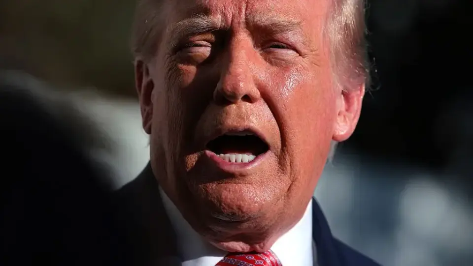Trump Approval Plummets to 31% as Democrats Widen Midterm Lead