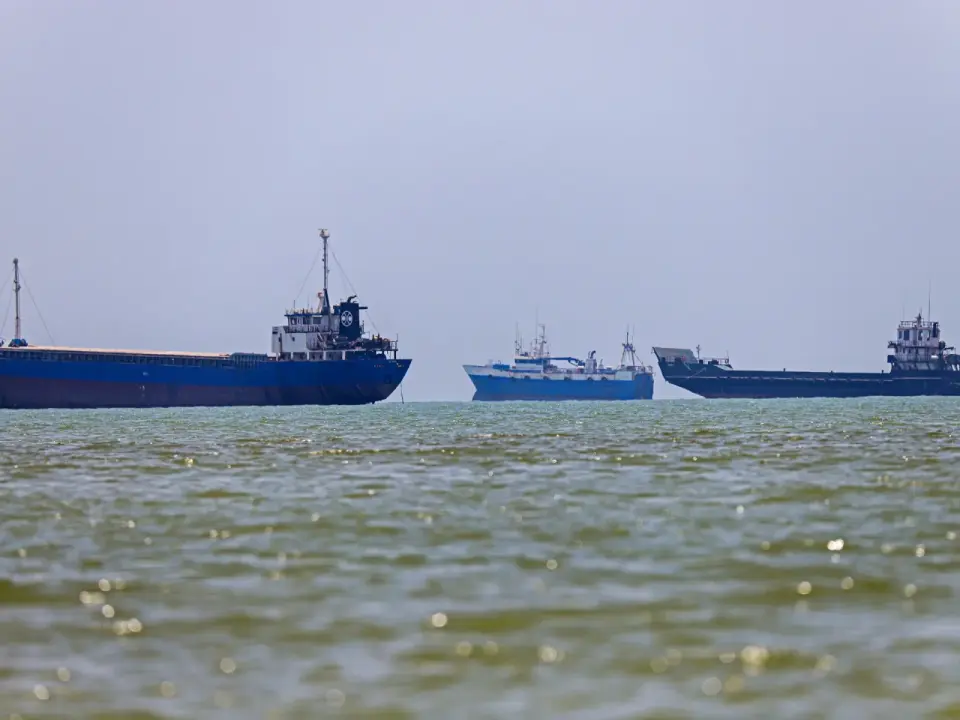 UN Launches Evacuation of 11,000 Sailors Stranded in Hormuz Strait