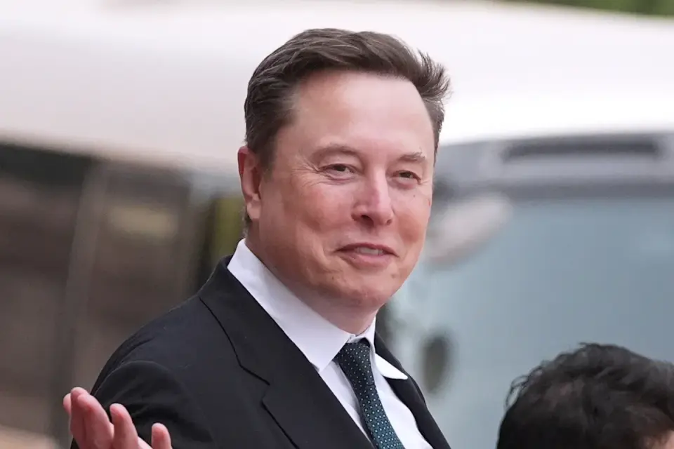 Asian Chip Stocks Plunge as Musk Cites China Supply Risks