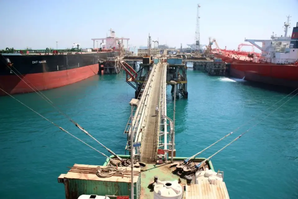 Iraq Bypasses Hormuz Blockade with First State Tanker Transit in Decades