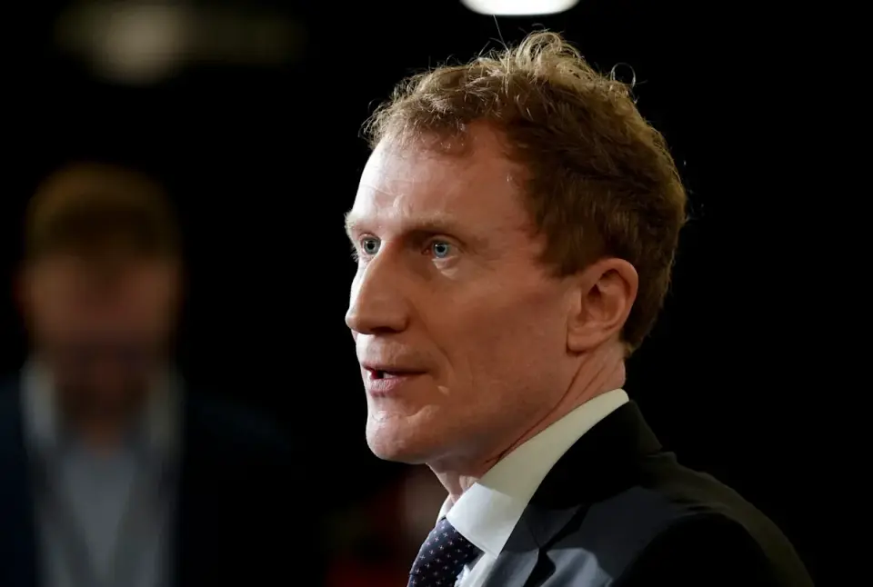 Canada nudges regulator to ease up on streaming fee hikes for Netflix-like services