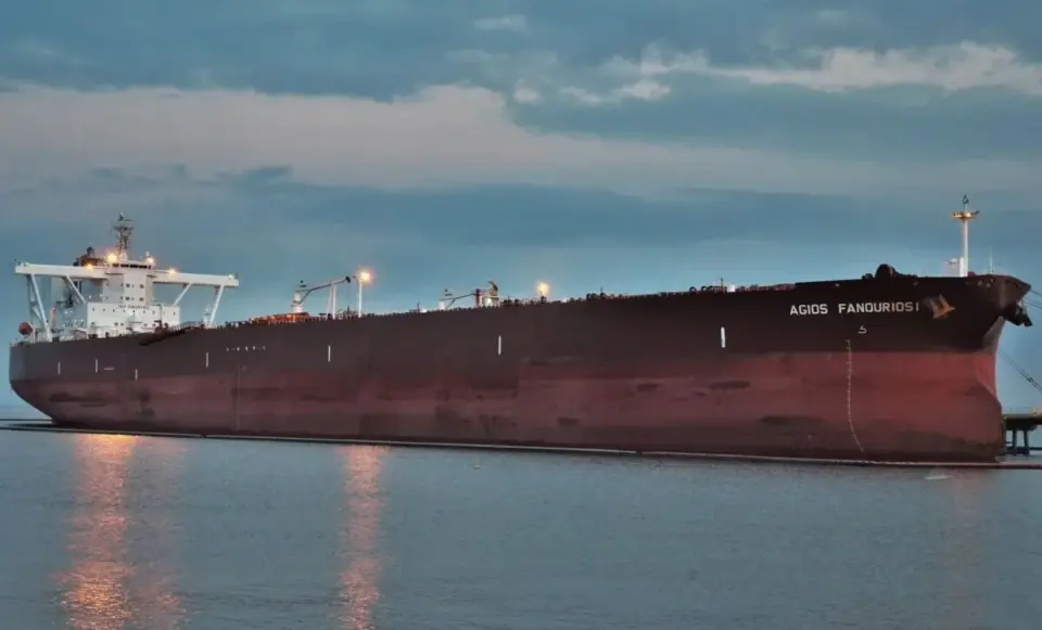 Iraqi Supertanker Reverses Course as Hormuz Traffic Remains Narrow