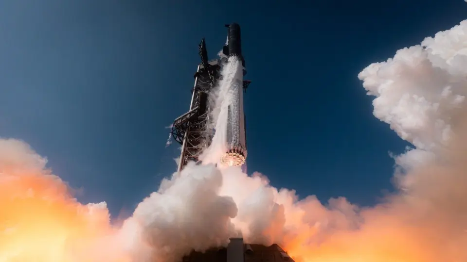 Starship V3 kicks off a new era of orbital refueling and Artemis plans