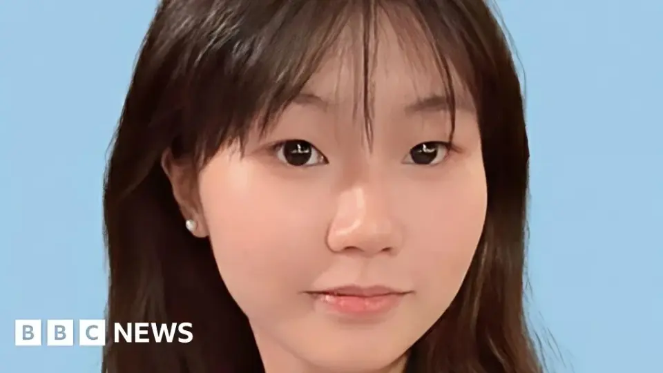 Teens Debate Social Media Ban as Experts Split on Its Impact