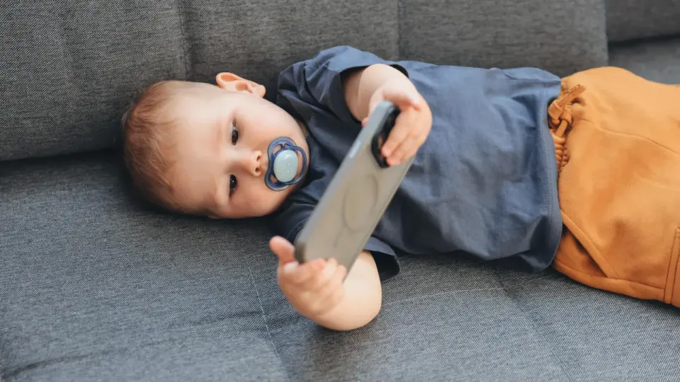 Early and School-Entry Screen Time Tied to Later Learning Gaps