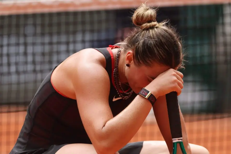 Wind-tested Sabalenka falls to Shnaider as Paris wind reshapes Roland Garros