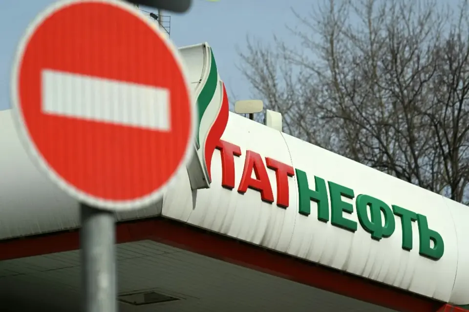 Fuel Crunch Reaches Russia’s Heartland as Moscow and St. Petersburg Hit Rationing