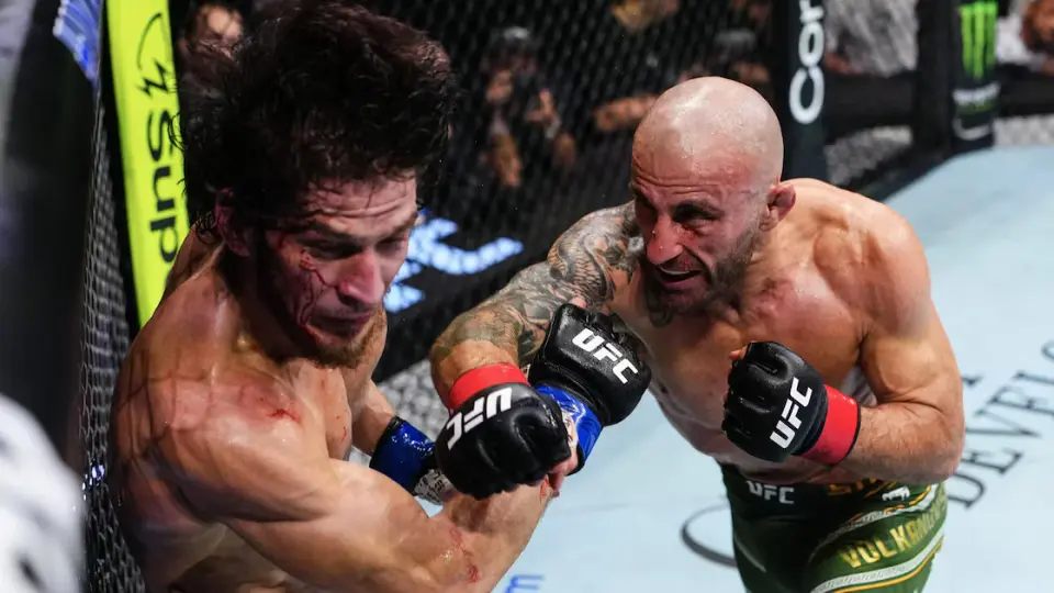 Volkanovski Ends Evloev's Undefeated Run with Historic TKO at UFC 333