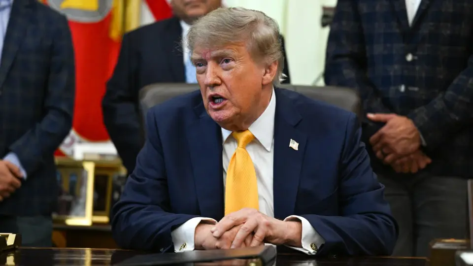 Trump Dismisses AI Extinction Fears, Focuses on China Lead Amid Bipartisan Push for Oversight