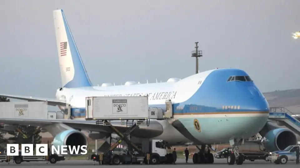 Trump's decoy departure: cabinet stays aboard as president leaves on separate plane