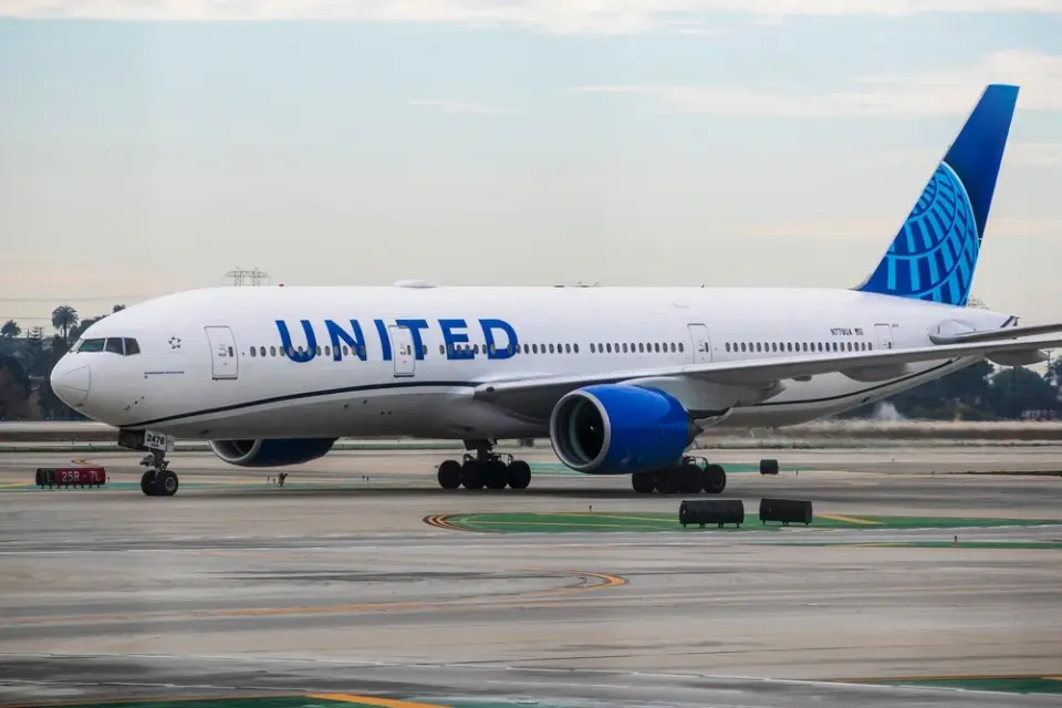 Bluetooth directive prompts United flight to return to Newark, passengers report