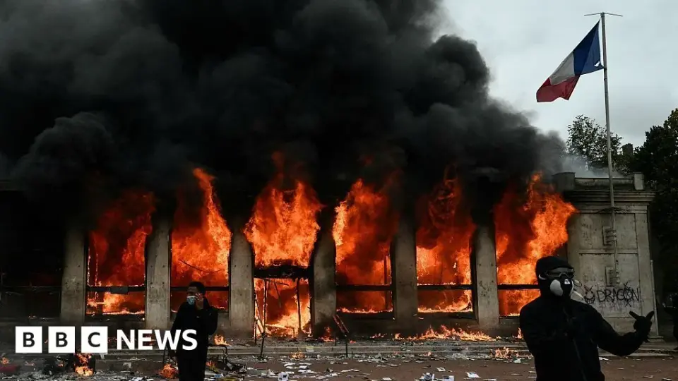 Macron Bans Non-Union Protests as France Prepares for Second Wave of Unrest