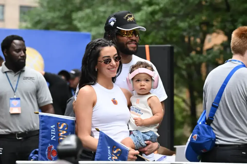 Brunson Turns Knicks Parade Into a Family Victory Lap