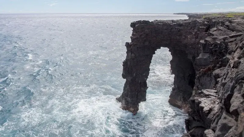 Hawaii's 550-Year-Old Hōlei Sea Arch Collapses After Tropical Storm