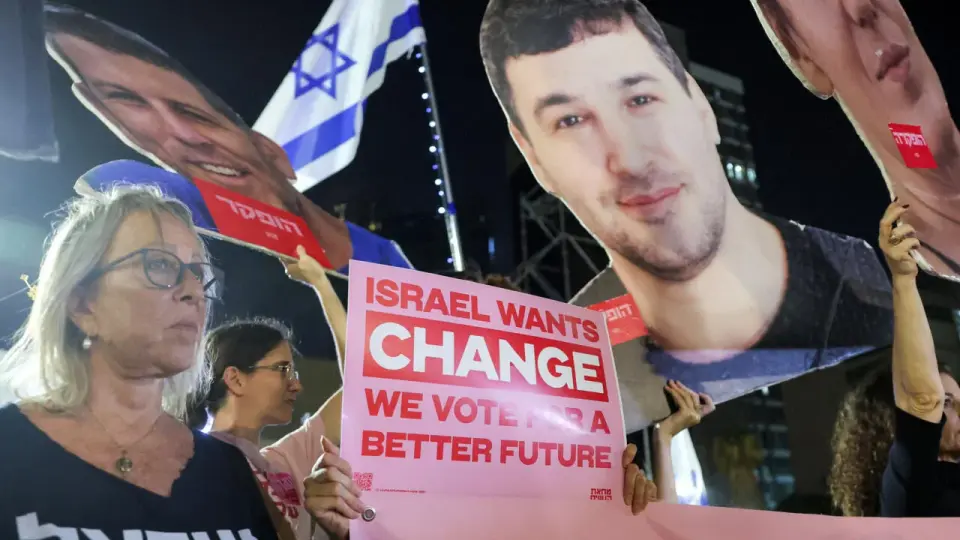 Tel Aviv Rally Demands Accountability as Netanyahu Warns of Economic Isolation