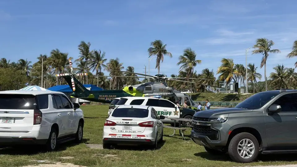 15 Hurt in Suspected Boat Blast at Haulover Sandbar, Miami