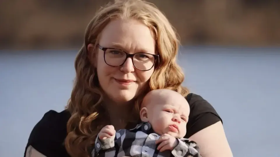Tennessee Mother of 35 Becomes Grandmother After Daughter’s Teen Pregnancy