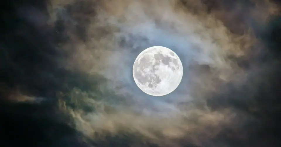 Mars-Sized Crash Forged Earth's Unusually Large Moon