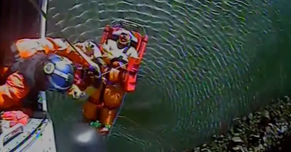 Oregon Fisherman Uses Siri to Call 911 After Being Pinned by Boulder