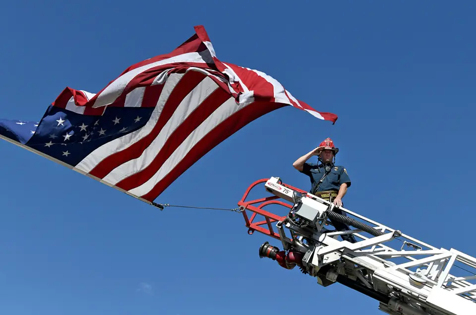Three federal wildland firefighters die tackling wind-driven Snyder Fire near CO-UT border