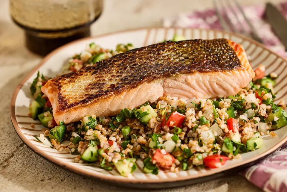 Crisp Salmon at Home: A Chef’s Trick Turns Everyday Dishes Gourmet