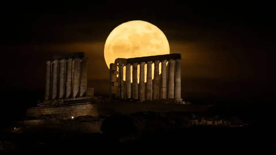 Blue Moon Brilliance: May 2026's Micromoon Lights Up Skies Worldwide