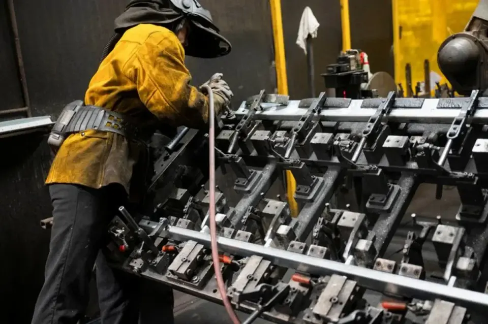 US Producer Prices Surge to 4.5-Year High as Energy Costs Drive Inflation