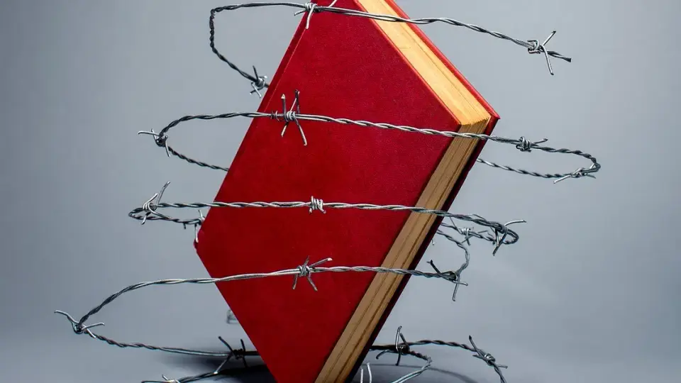Record 11,982 US School Book Bans in 2025-26 Driven by AI and State Laws