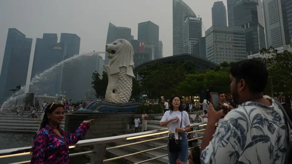 Singapore PM threatens legal action over Indonesian haze as Greenpeace names local firms