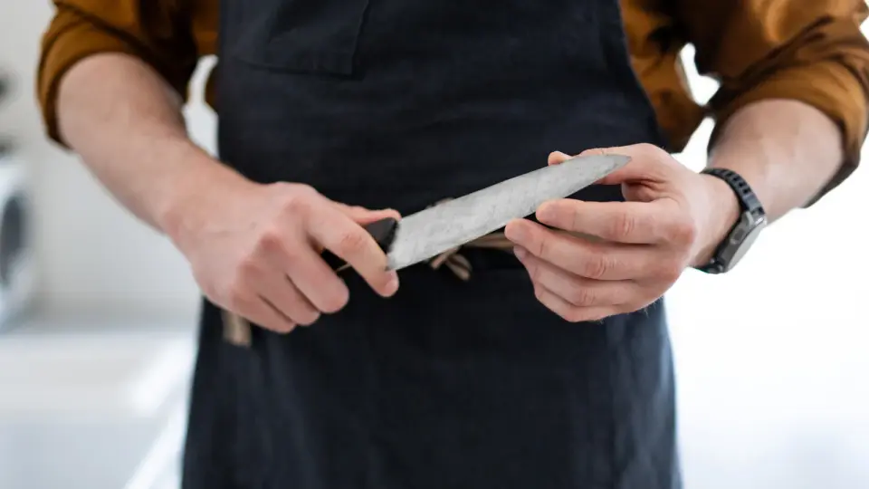 Amazon Reviewers Praise $40 Rolling Knife Sharpener for Ease and Precision