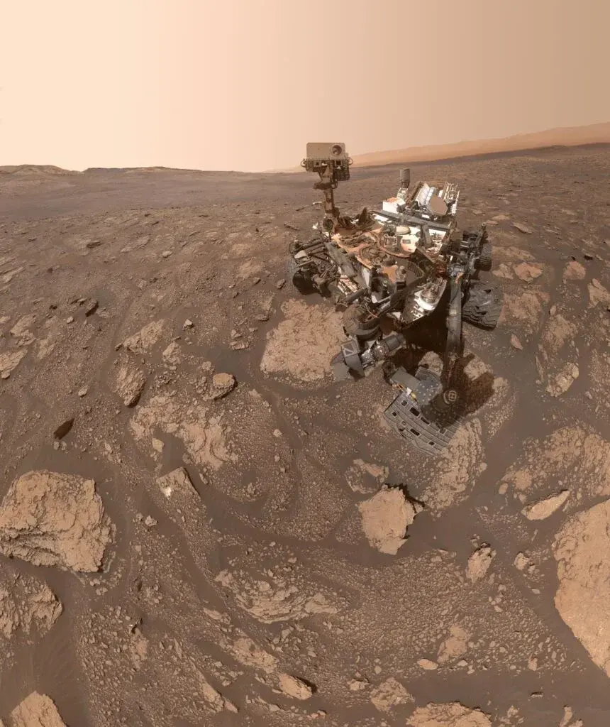 Ancient Martian Clay Reveals Long-Lived Organic Chemistry