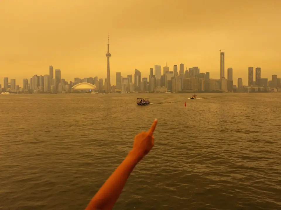 Ontario wildfires push Toronto into the world's worst air quality