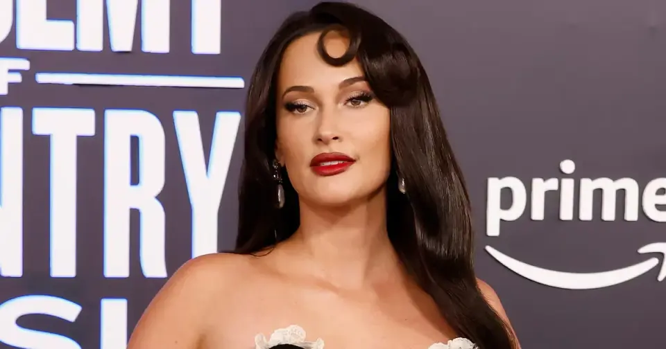 Kacey Musgraves Triggers MAGA Backlash With Onstage Immigrant Aid Plea