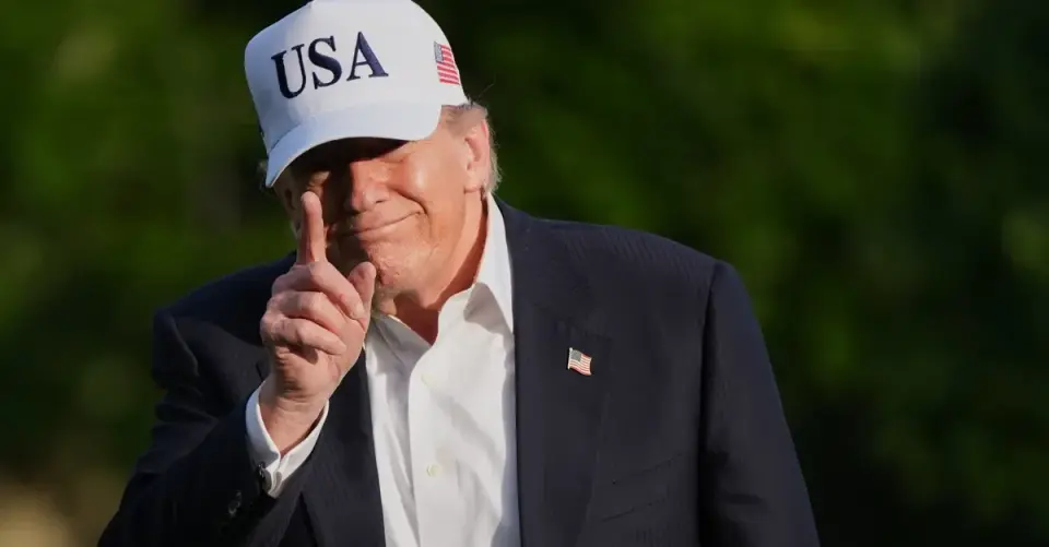 Trump doubles down on economic remarks while stressing Iran focus