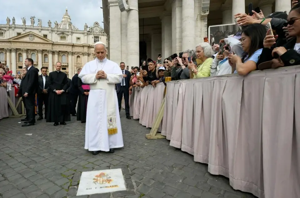 Pope Leo XIV kneels at JPII shooting site, ties moment to Fatima