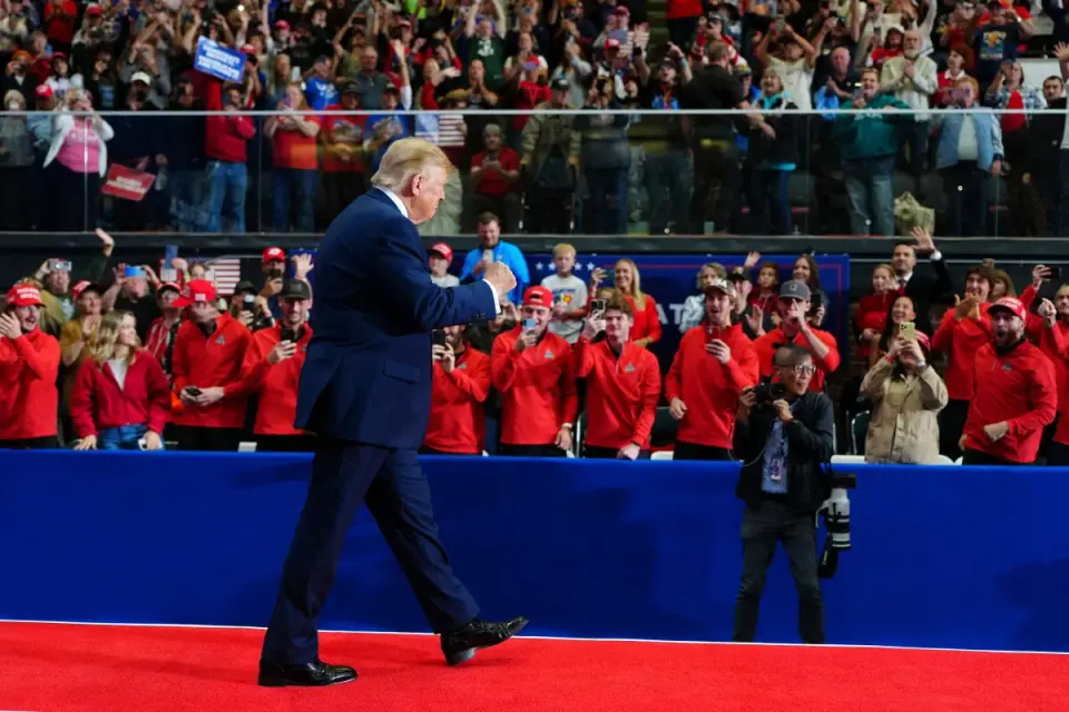Trump’s Mississippi Rally Highlights GOP’s Midterm Vulnerability in Red States