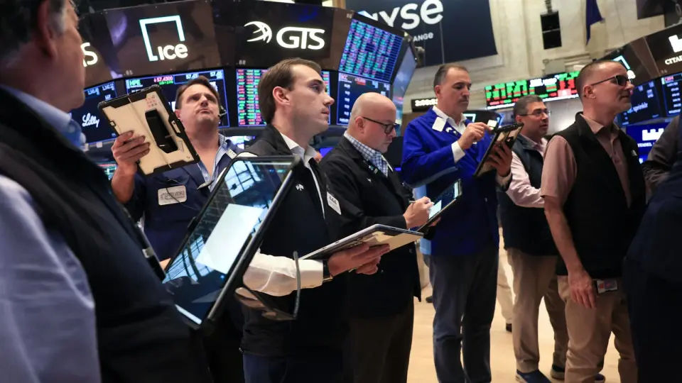 Global Markets Brace for Inflation Shock as U.S.-Iran War Keeps Oil Above $100