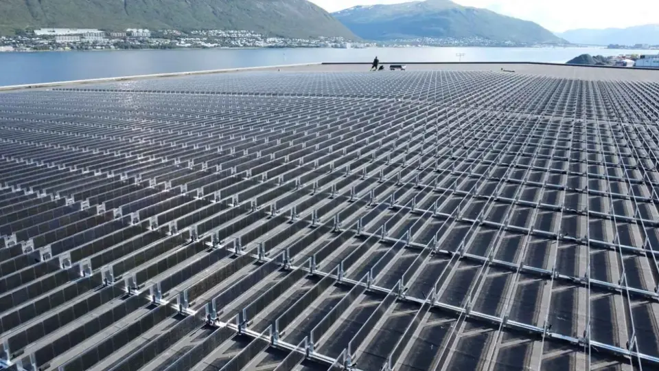 Arctic rooftop goes vertical: 6,400 ballast-free solar panels beat the snow