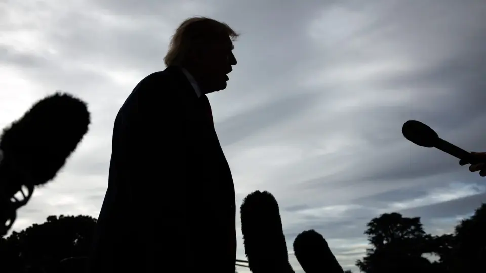 Bipartisan lawmakers challenge legality of new taxpayer-funded Trump ads ahead of midterms