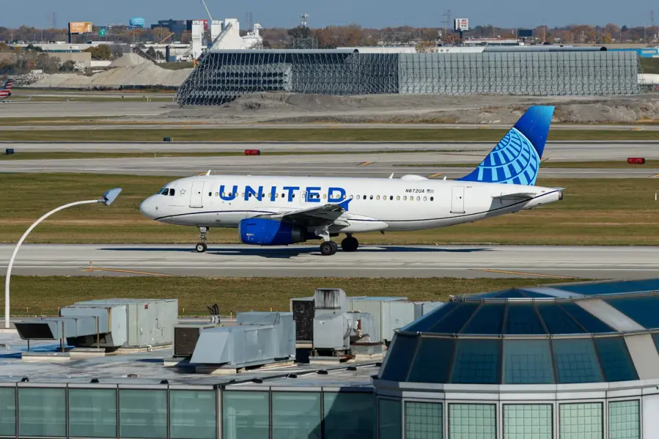 FAA probes tire failures on two jets at Chicago O’Hare within hours