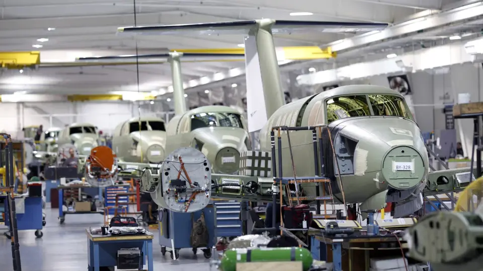 Textron quietly positions as a low-risk aerospace bet amid SpaceX hype