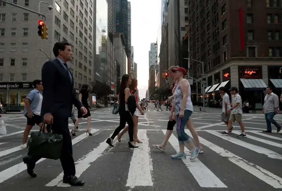 US Unemployment Rate Drops Below 5%, Approaching Historic Low