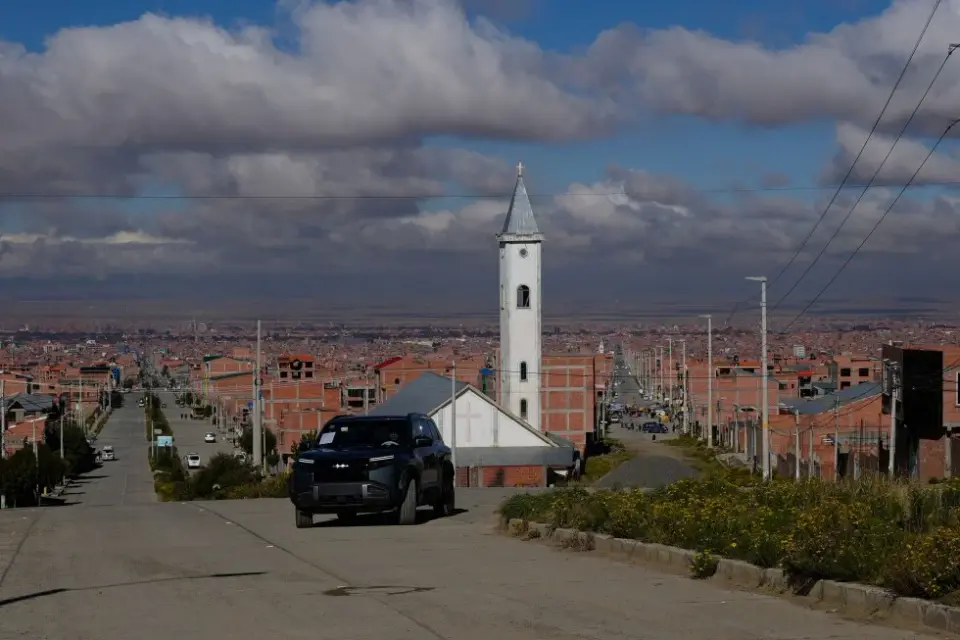 Bolivia leans into electric cars as fuel shortages bite
