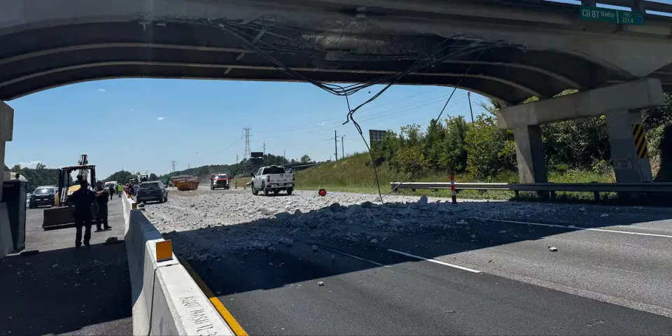 Excavator strike shuts down I-65 bridge in Shelby County, injuring one