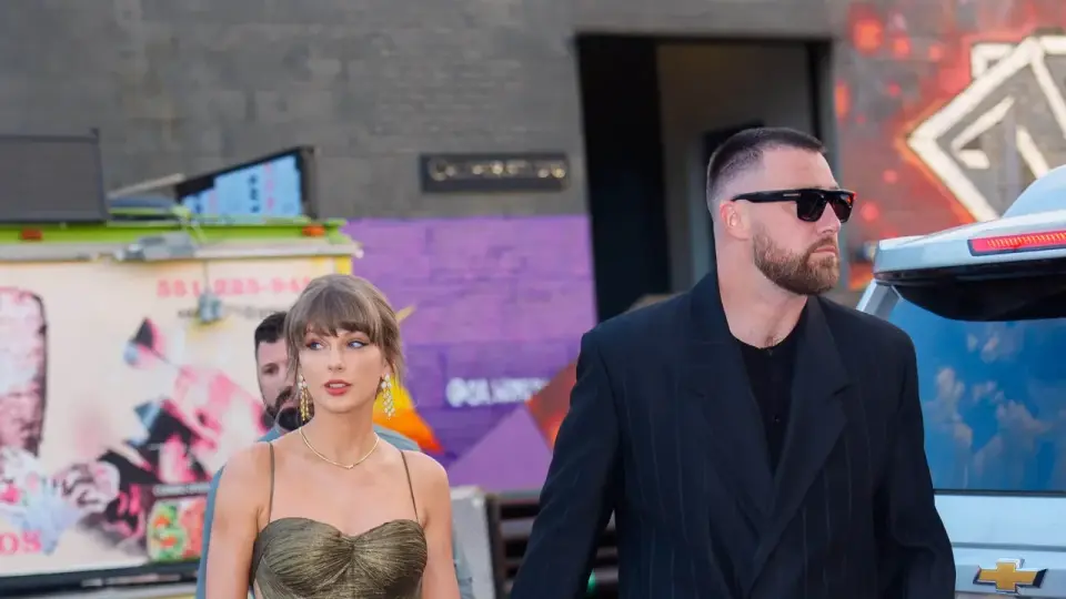 Taylor Swift Honors Elizabeth Taylor With Heirloom Jewelry at Brooklyn Wedding