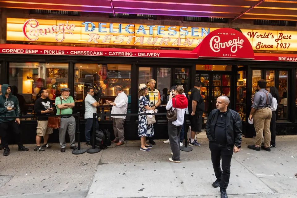 Iconic Carnegie Deli Makes a Grand Midtown Return