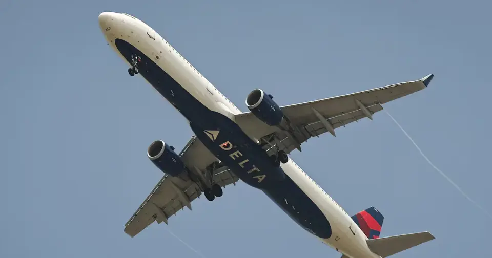 Delta Flight Diverts After Fuel Shortage on Albuquerque Route