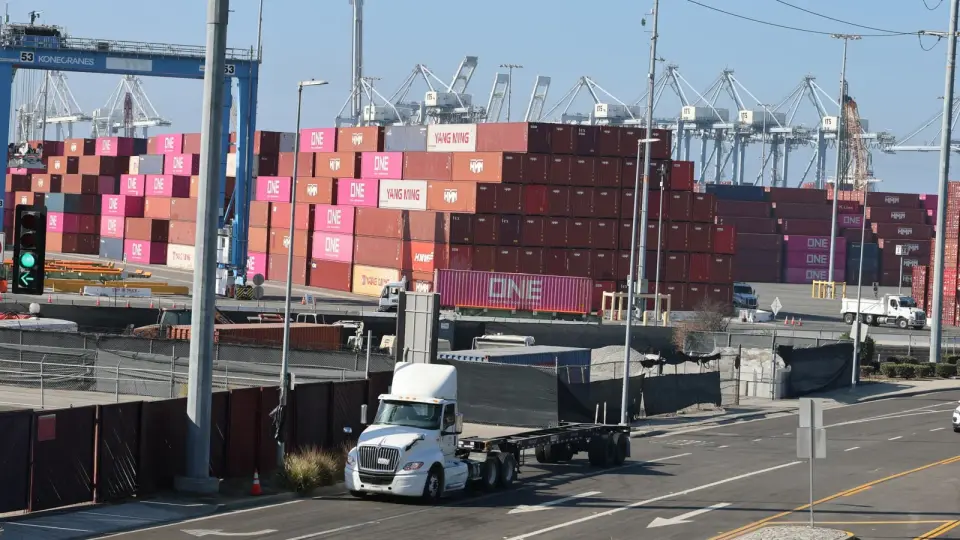 August Trade Deficit Surges to $105.6B Amid AI Imports and Strong Dollar