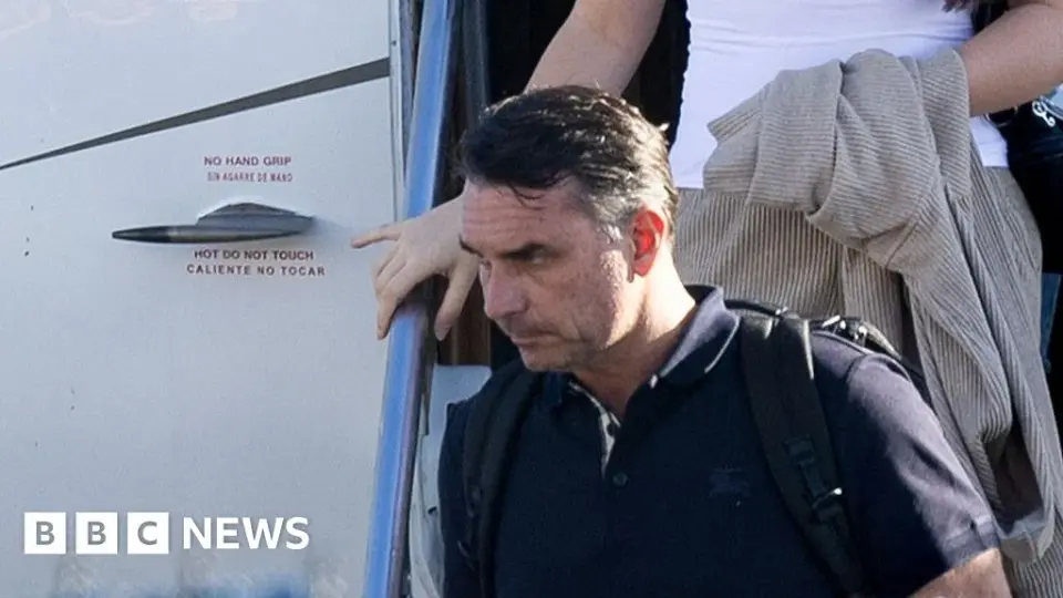 Flávio Bolsonaro reaches Miami after defying Brazilian court order