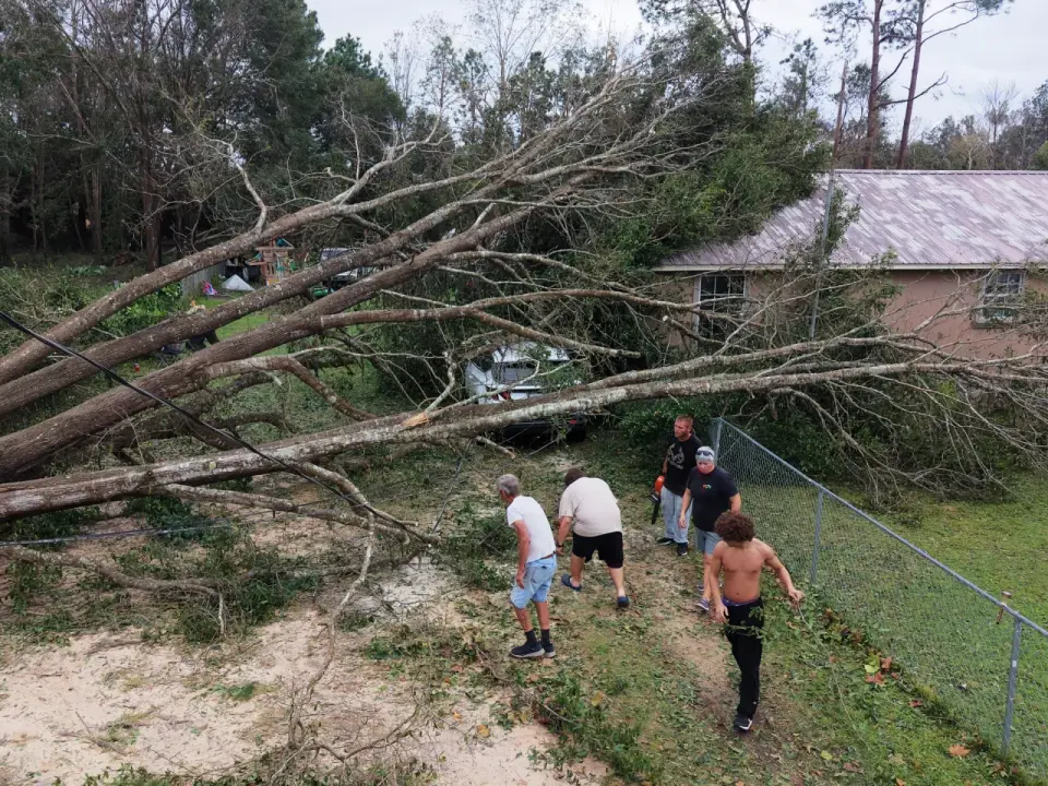 Hurricane Isaias leaves four dead and power outages across Gulf Coast